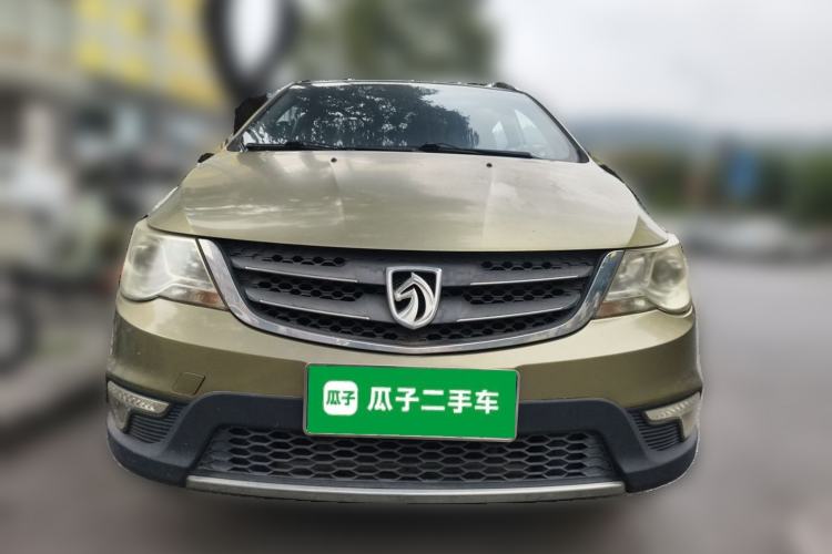 Used Baojun 730 2014 1.5L manual Comfort version 7 seats Front