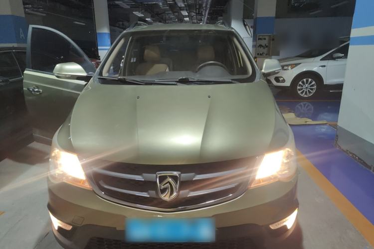 Used Baojun 730 2014 1.5L manual Comfort version 7 seats Front