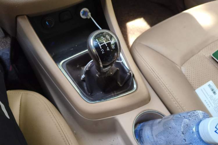 Used Baojun 730 2014 1.5L manual Comfort version 7 seats Gear Lever
