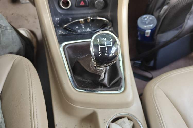 Used Baojun 730 2014 1.5L manual Comfort version 7 seats Gear Lever