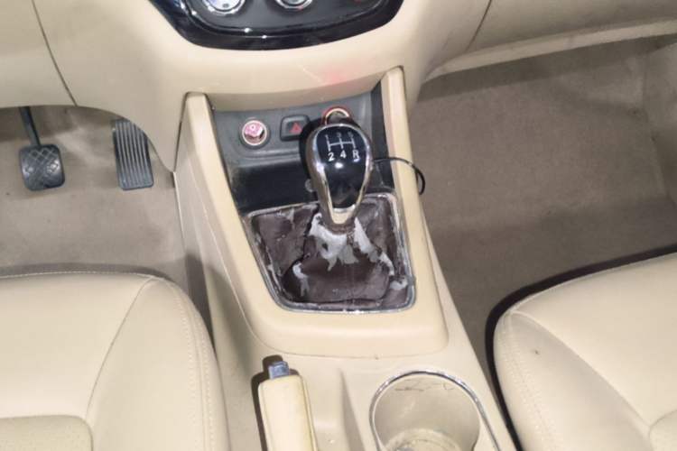 Used Baojun 730 2014 1.5L manual Comfort version 7 seats Gear Lever
