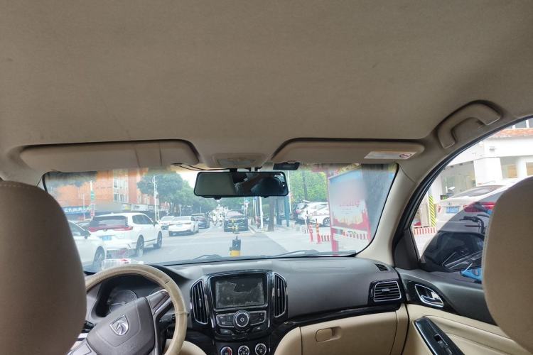 Used Baojun 730 2014 1.5L manual Comfort version 7 seats Headliner