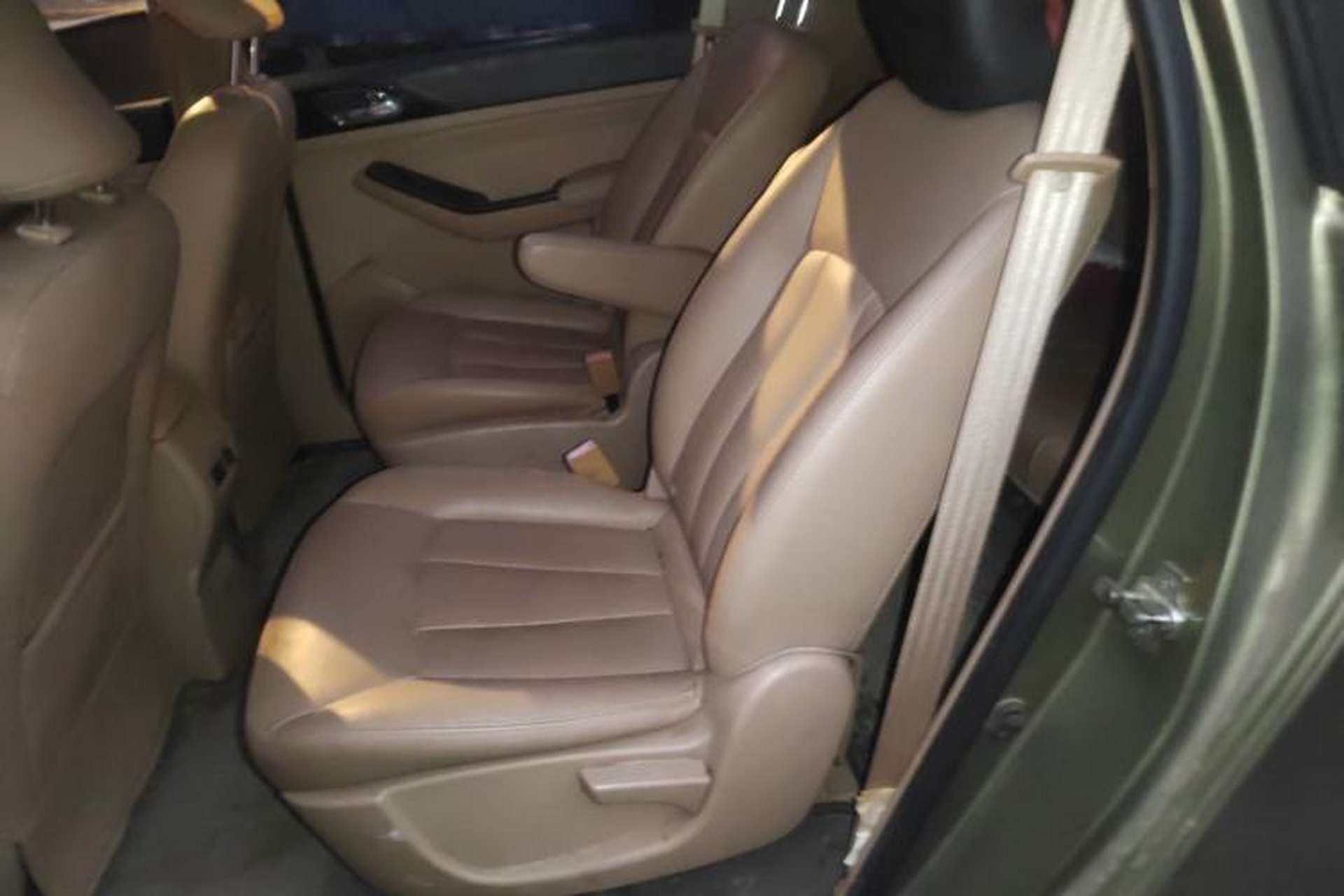 Used Baojun 730 2014 1.5L manual Comfort ESP version 7 seats Interior 4