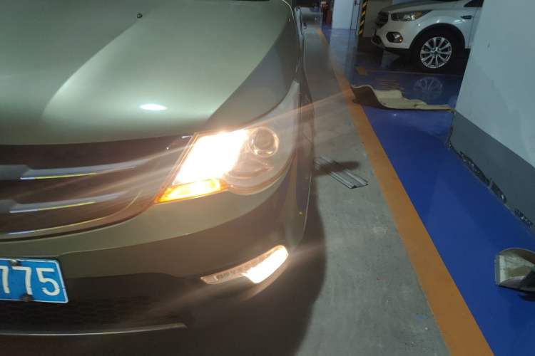 Used Baojun 730 2014 1.5L manual Comfort version 7 seats Left Front Headlight
