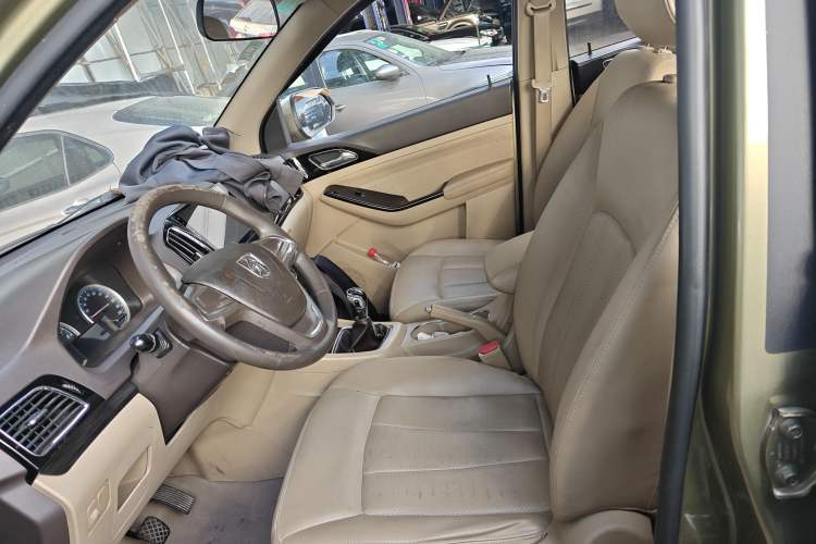 Used Baojun 730 2014 1.5L manual Comfort version 7 seats Left Front Seat