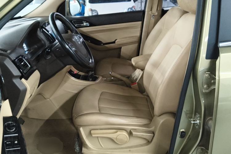 Used Baojun 730 2014 1.5L manual Comfort version 7 seats Left Front Seat