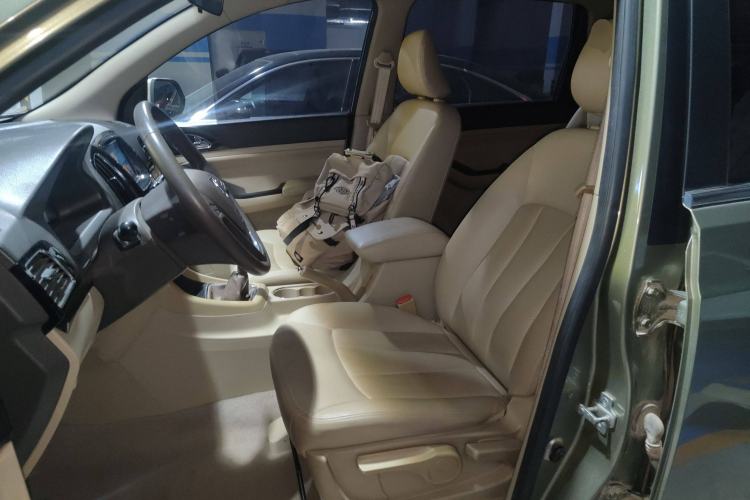 Used Baojun 730 2014 1.5L manual Comfort version 7 seats Left Front Seat