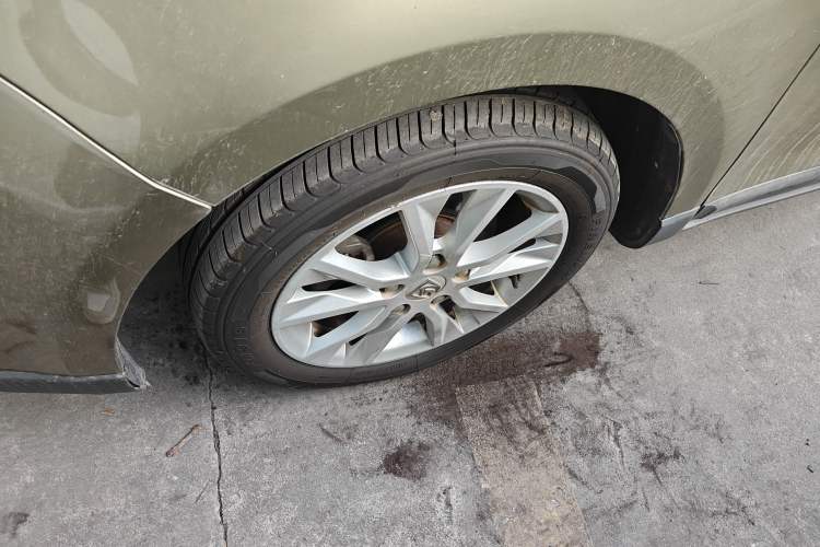 Used Baojun 730 2014 1.5L manual Comfort version 7 seats Left Front Wheel Hub