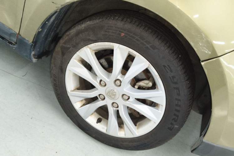 Used Baojun 730 2014 1.5L manual Comfort version 7 seats Left Front Wheel Hub