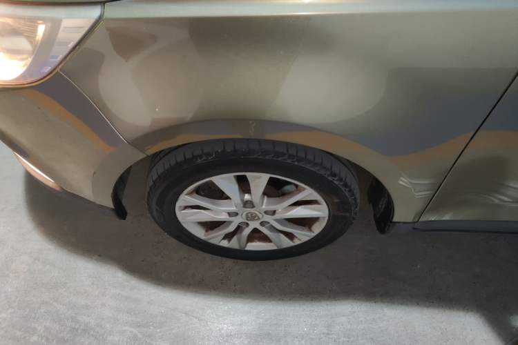 Used Baojun 730 2014 1.5L manual Comfort version 7 seats Left Front Wheel Hub