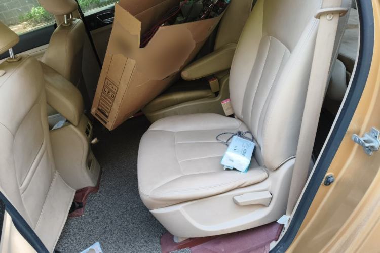 Used Baojun 730 2014 1.5L manual Comfort version 7 seats Left Rear Seat