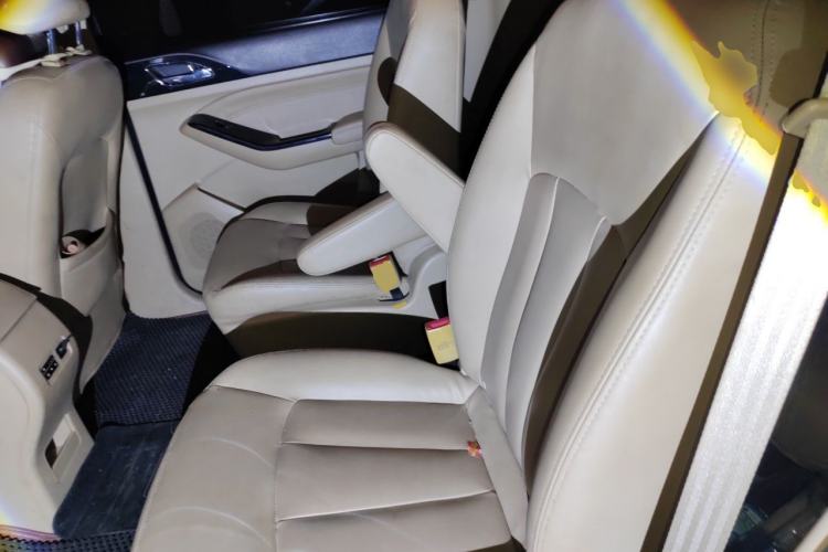 Used Baojun 730 2014 1.5L Manual Luxury Navigation ESP Version 7 Seats Left Rear Seat