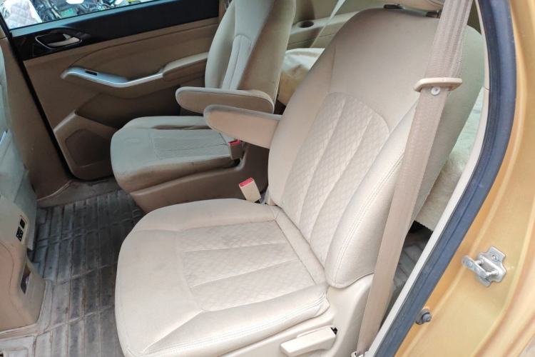 Used Baojun 730 2014 1.5L manual standard trim 7 seats Left Rear Seat