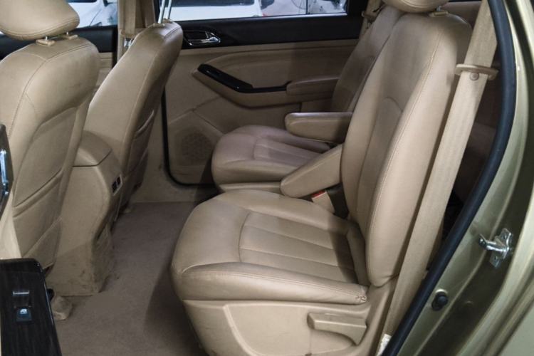 Used Baojun 730 2014 1.5L manual Comfort version 7 seats Left Rear Seat