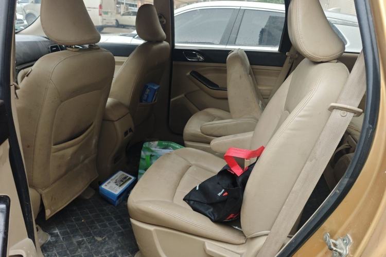 Used Baojun 730 2014 1.5L manual Comfort ESP version 7 seats Left Rear Seat