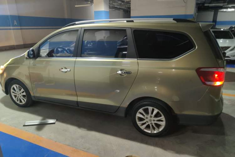 Used Baojun 730 2014 1.5L manual Comfort version 7 seats Left Side