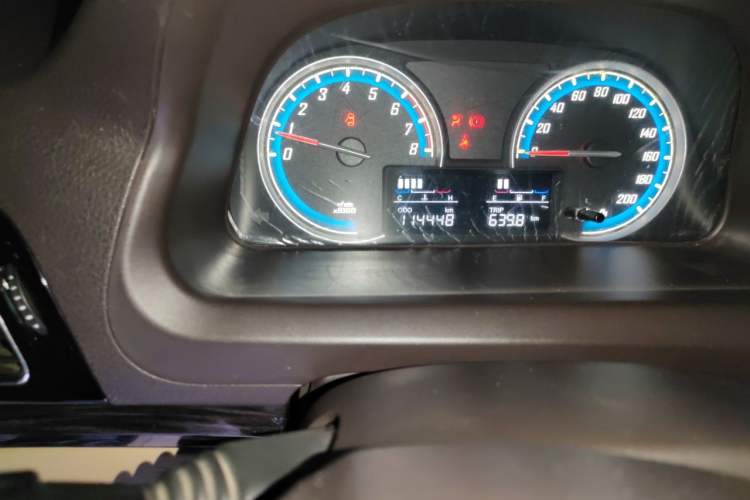 Used Baojun 730 2014 1.5L Manual Luxury Navigation ESP Version 7 Seats Odometer Close Up