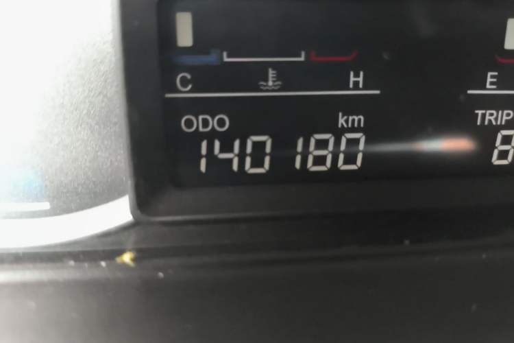 Used Baojun 730 2014 1.5L manual luxury trim 7 seats Odometer Close Up