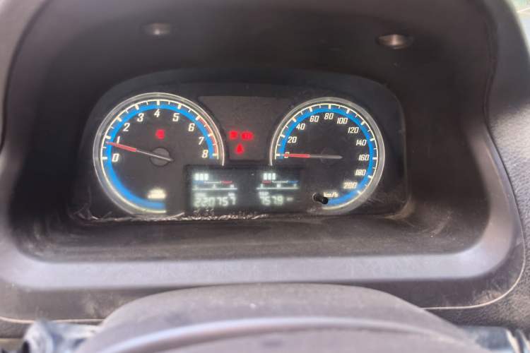 Used Baojun 730 2014 1.5L manual Comfort ESP version 7 seats Odometer Close Up