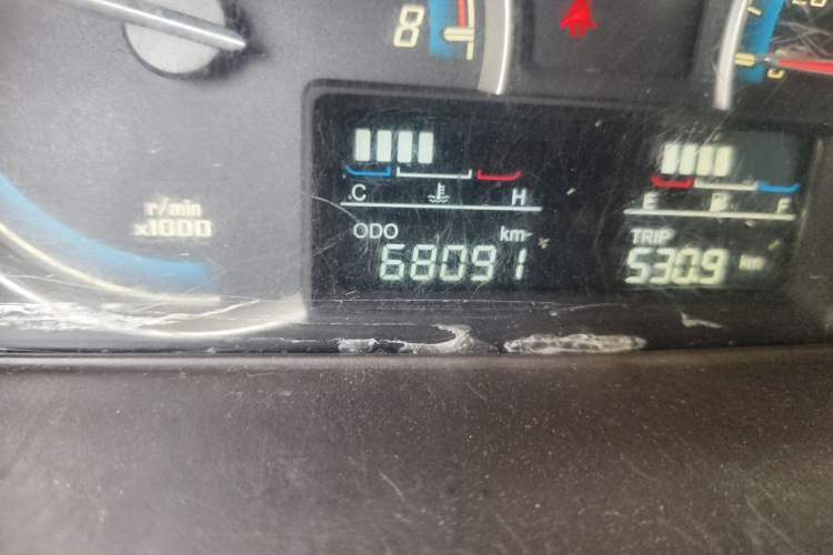 Used Baojun 730 2014 1.5L manual Comfort version 7 seats Odometer Close Up