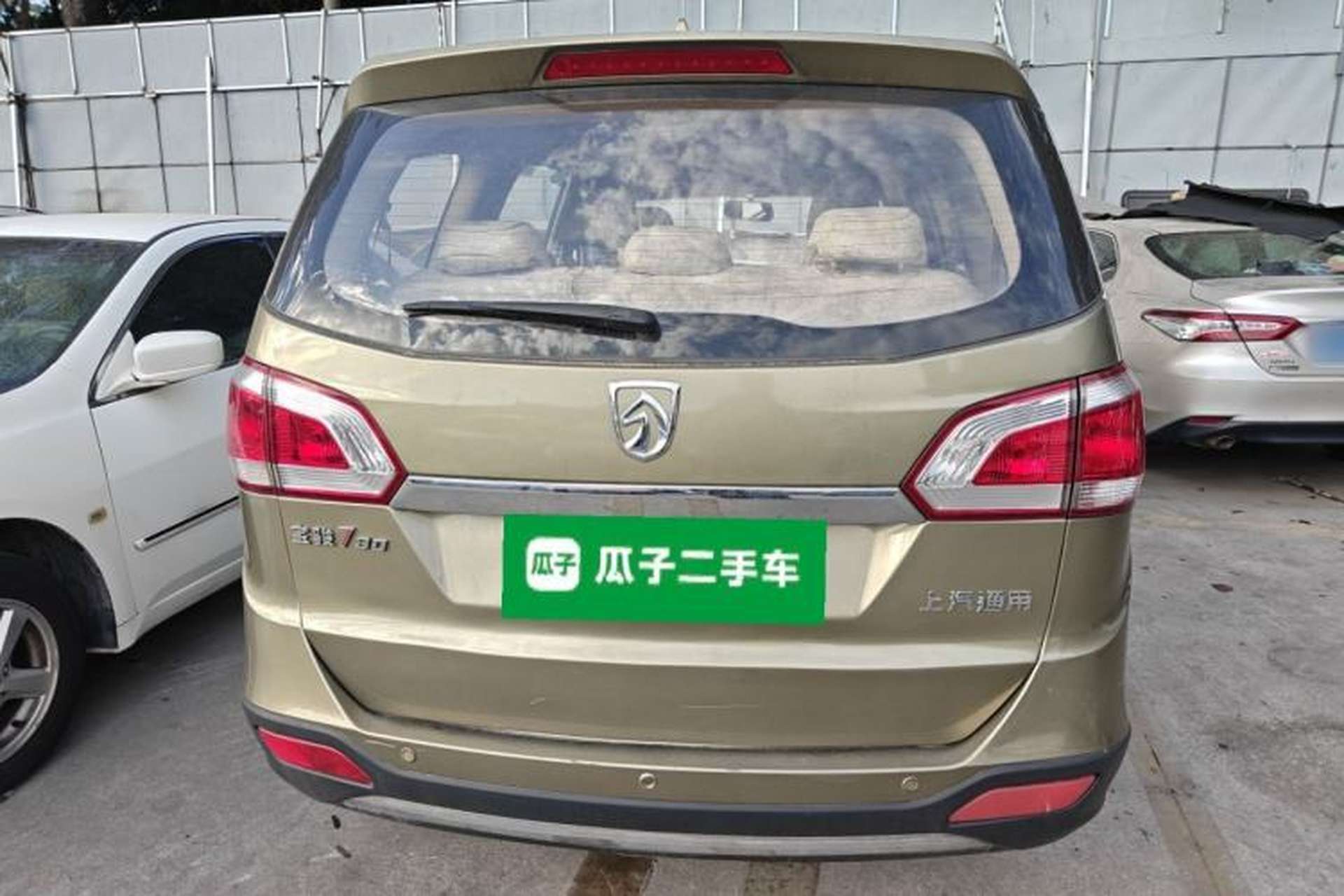 Used Baojun 730 2014 1.5L manual Comfort version 7 seats Rear