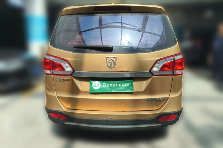Used Baojun 730 2014 1.5L manual luxury trim 7 seats Rear