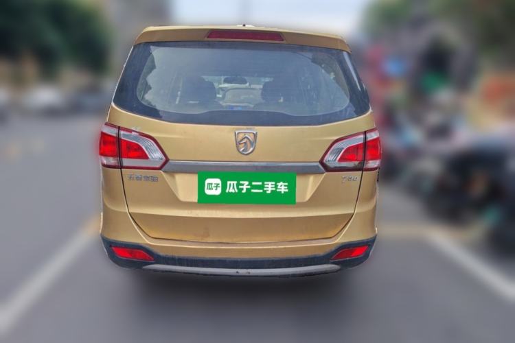 Used Baojun 730 2014 1.5L manual standard trim 7 seats Rear