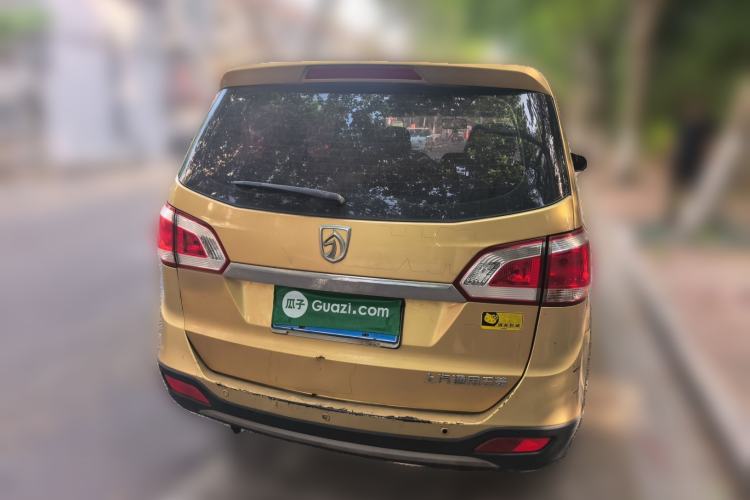 Used Baojun 730 2014 1.5L manual Comfort ESP version 7 seats Rear