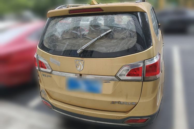 Used Baojun 730 2014 1.5L manual Comfort ESP version 7 seats Rear