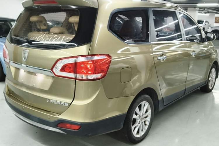 Used Baojun 730 2014 1.5L manual Comfort version 7 seats Rear Right 45 Deg