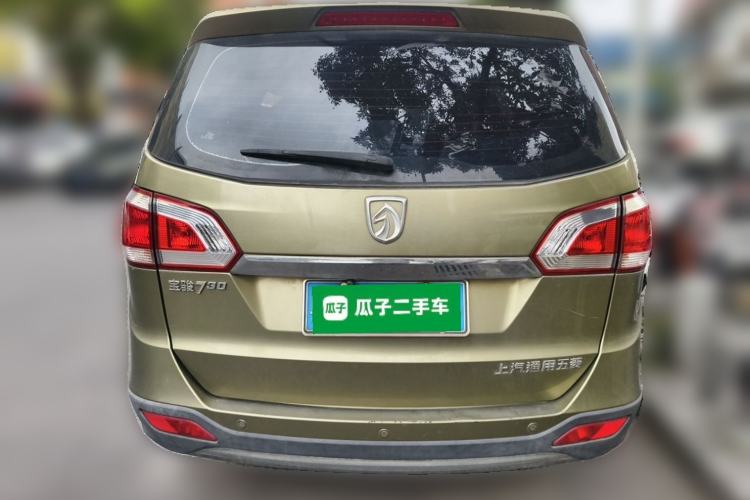 Used Baojun 730 2014 1.5L manual Comfort version 7 seats Rear