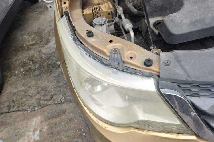 Used Baojun 730 2014 1.5L manual Comfort ESP version 7 seats Right Front Headlight