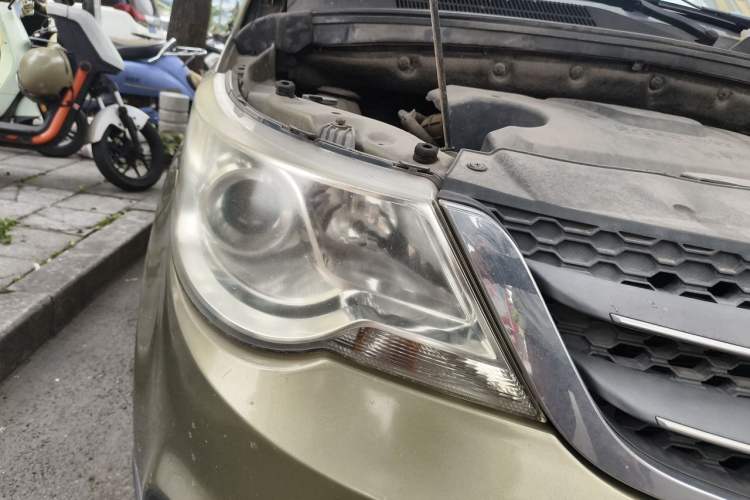 Used Baojun 730 2014 1.5L manual Comfort version 7 seats Right Front Headlight