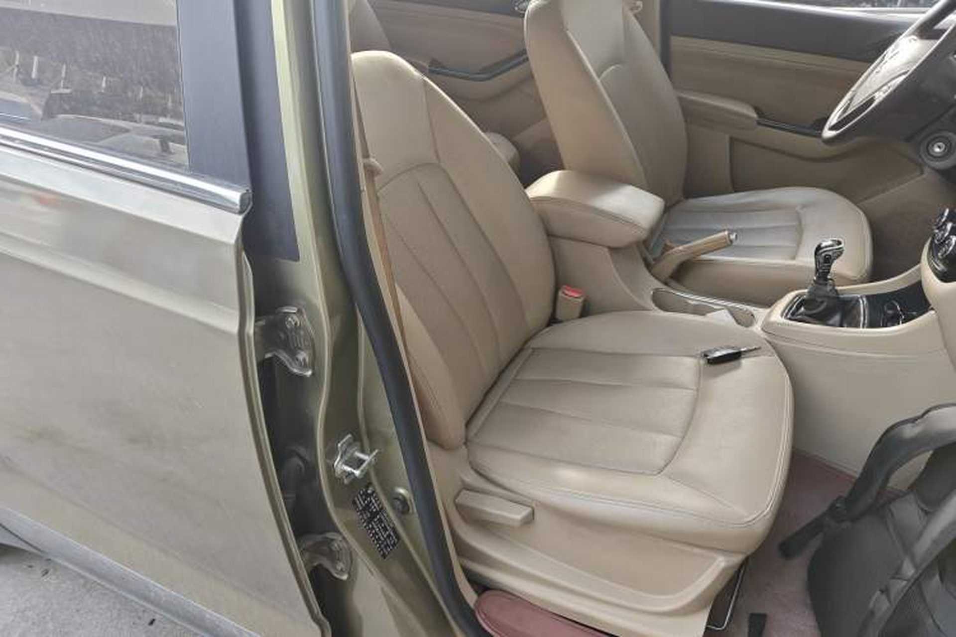 Used Baojun 730 2014 1.5L manual Comfort version 7 seats Right Front Seat
