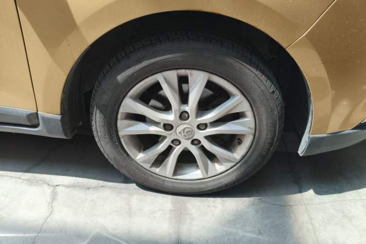 Used Baojun 730 2014 1.5L manual luxury trim 7 seats Right Front Wheel Hub