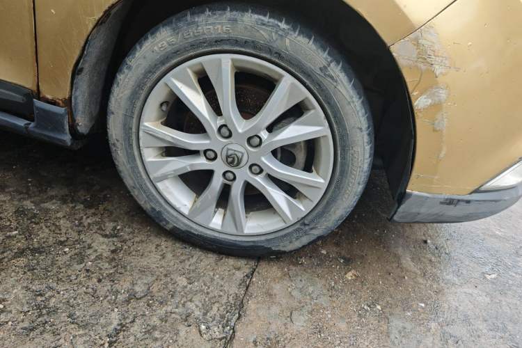 Used Baojun 730 2014 1.5L manual Comfort ESP version 7 seats Right Front Wheel Hub
