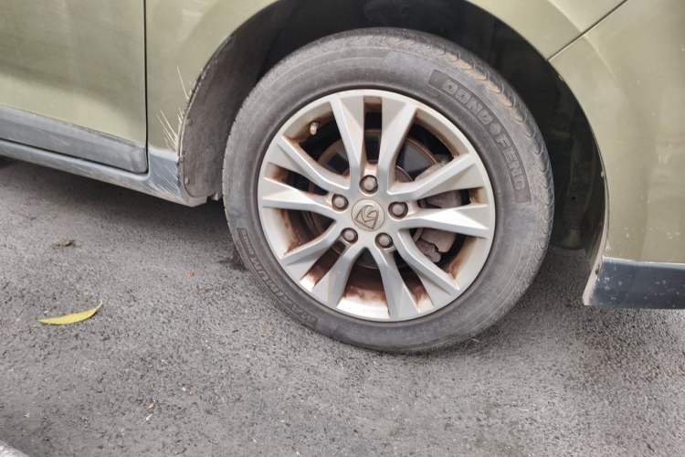 Used Baojun 730 2014 1.5L manual Comfort version 7 seats Right Front Wheel Hub