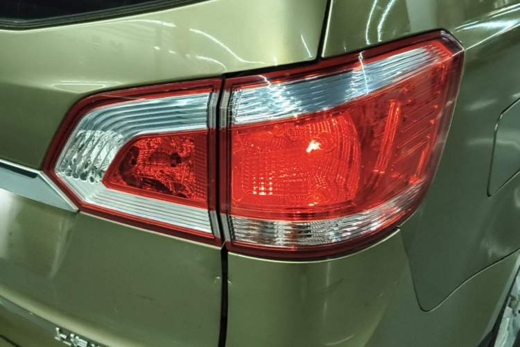 Used Baojun 730 2014 1.5L manual Comfort version 7 seats Right Rear Taillight