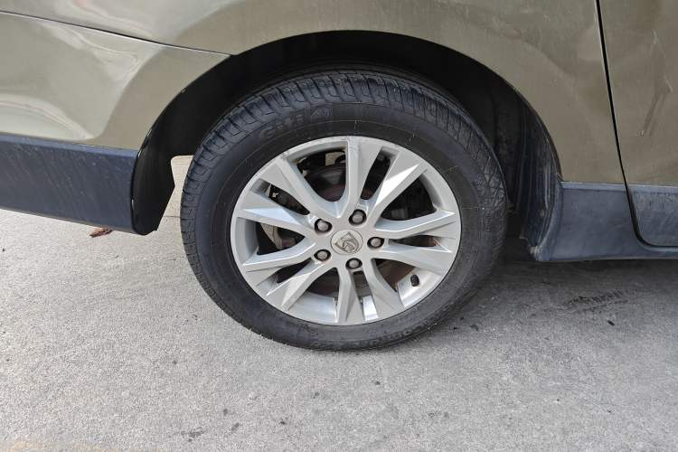 Used Baojun 730 2014 1.5L manual Comfort version 7 seats Right Rear Wheel Hub