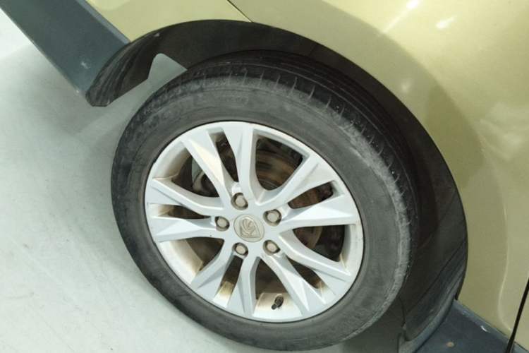 Used Baojun 730 2014 1.5L manual Comfort version 7 seats Right Rear Wheel Hub