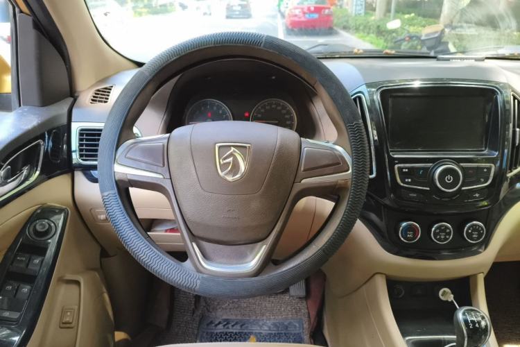 Used Baojun 730 2014 1.5L manual Comfort version 7 seats Steering Wheel