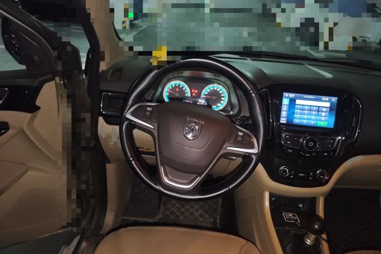 Used Baojun 730 2014 1.5L Manual Luxury Navigation ESP Version 7 Seats Steering Wheel