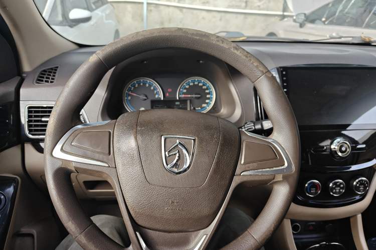 Used Baojun 730 2014 1.5L manual Comfort version 7 seats Steering Wheel
