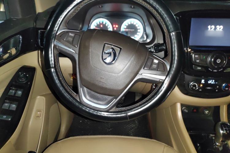 Used Baojun 730 2014 1.5L Manual Luxury Navigation ESP Version 7 Seats Steering Wheel