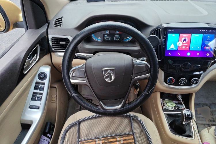 Used Baojun 730 2014 1.5L manual standard trim 7 seats Steering Wheel