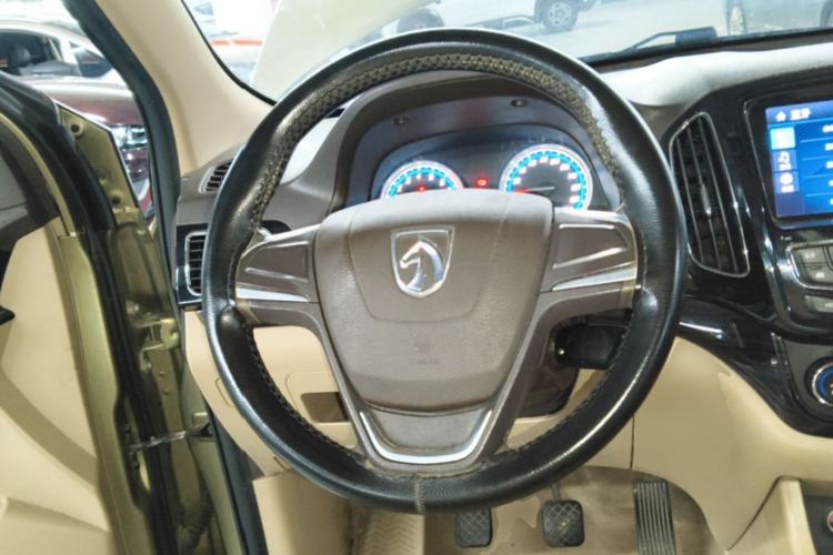 Used Baojun 730 2014 1.5L manual Comfort version 7 seats Steering Wheel