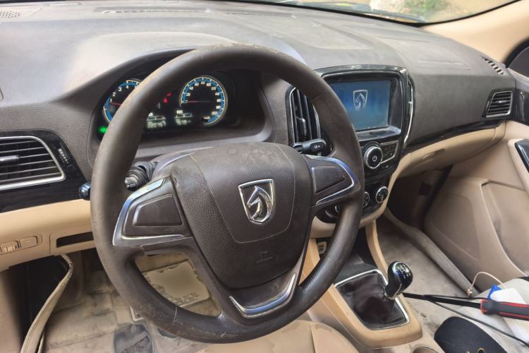 Used Baojun 730 2014 1.5L manual Comfort ESP version 7 seats Steering Wheel