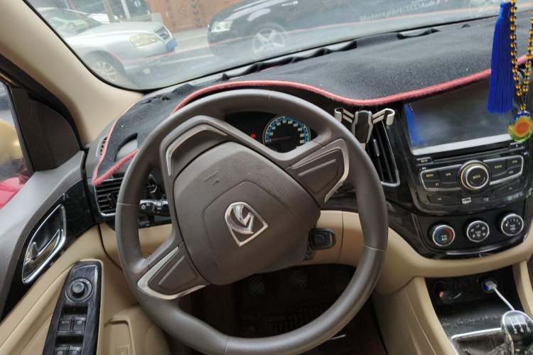 Used Baojun 730 2014 1.5L manual Comfort ESP version 7 seats Steering Wheel