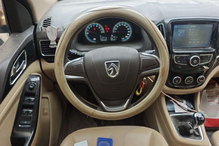 Used Baojun 730 2014 1.5L manual Comfort ESP version 7 seats Steering Wheel