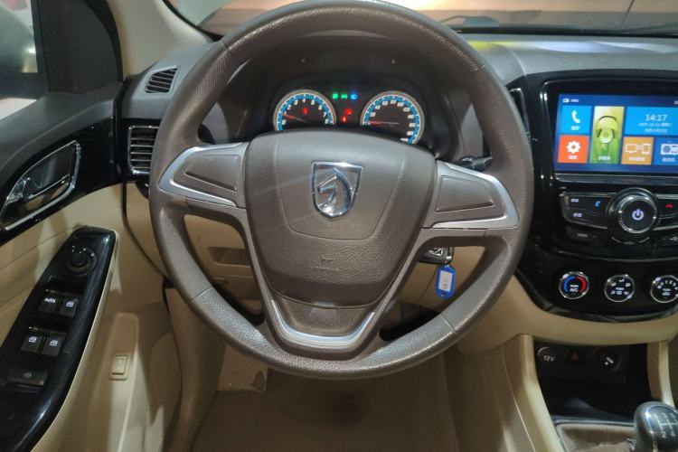 Used Baojun 730 2014 1.5L manual Comfort version 7 seats Steering Wheel